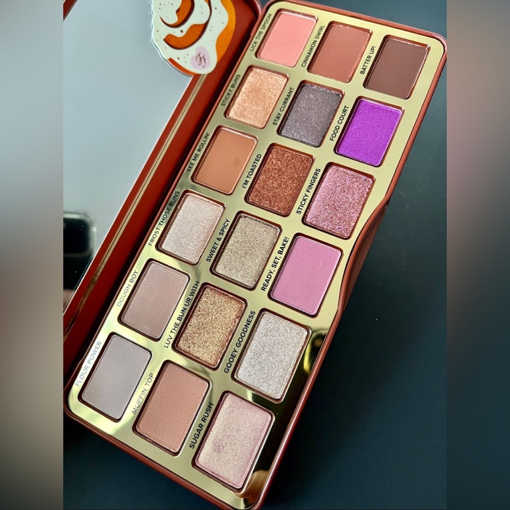 Too Faced Cinnamon Swirl Eyeshadow Palette 18 Eyeshadows